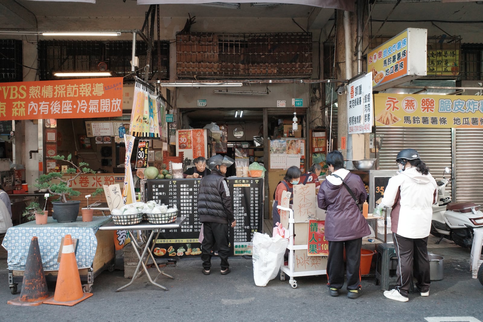 Street scenes at YongLe Market