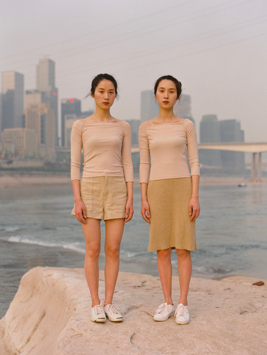 Wan Ying and Snow Ying, from “Girls”, 2017 © Luo
Yang